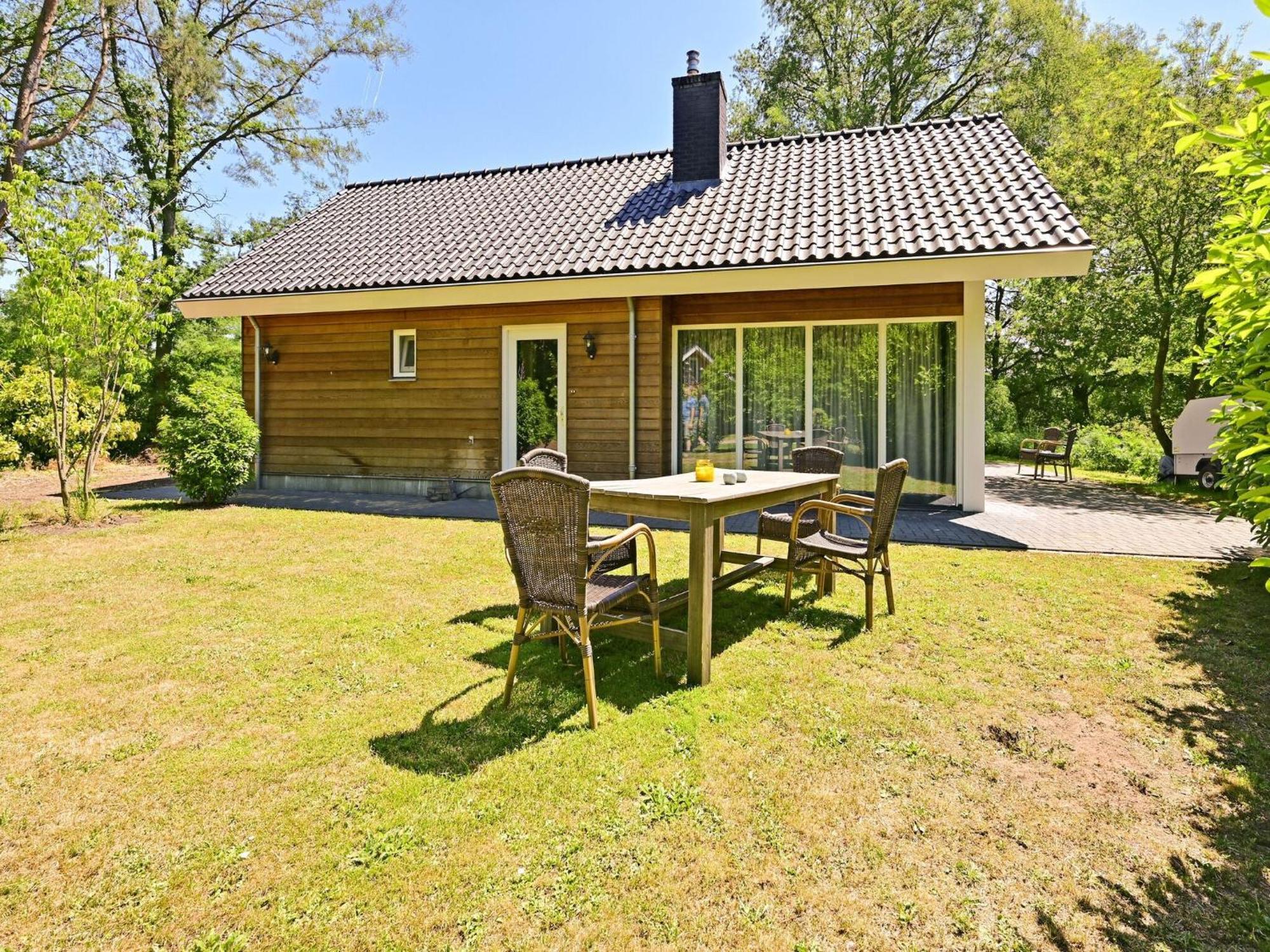 Chalet With Gorgeous View Of The Natural Surroundings Weerselo Exteriör bild