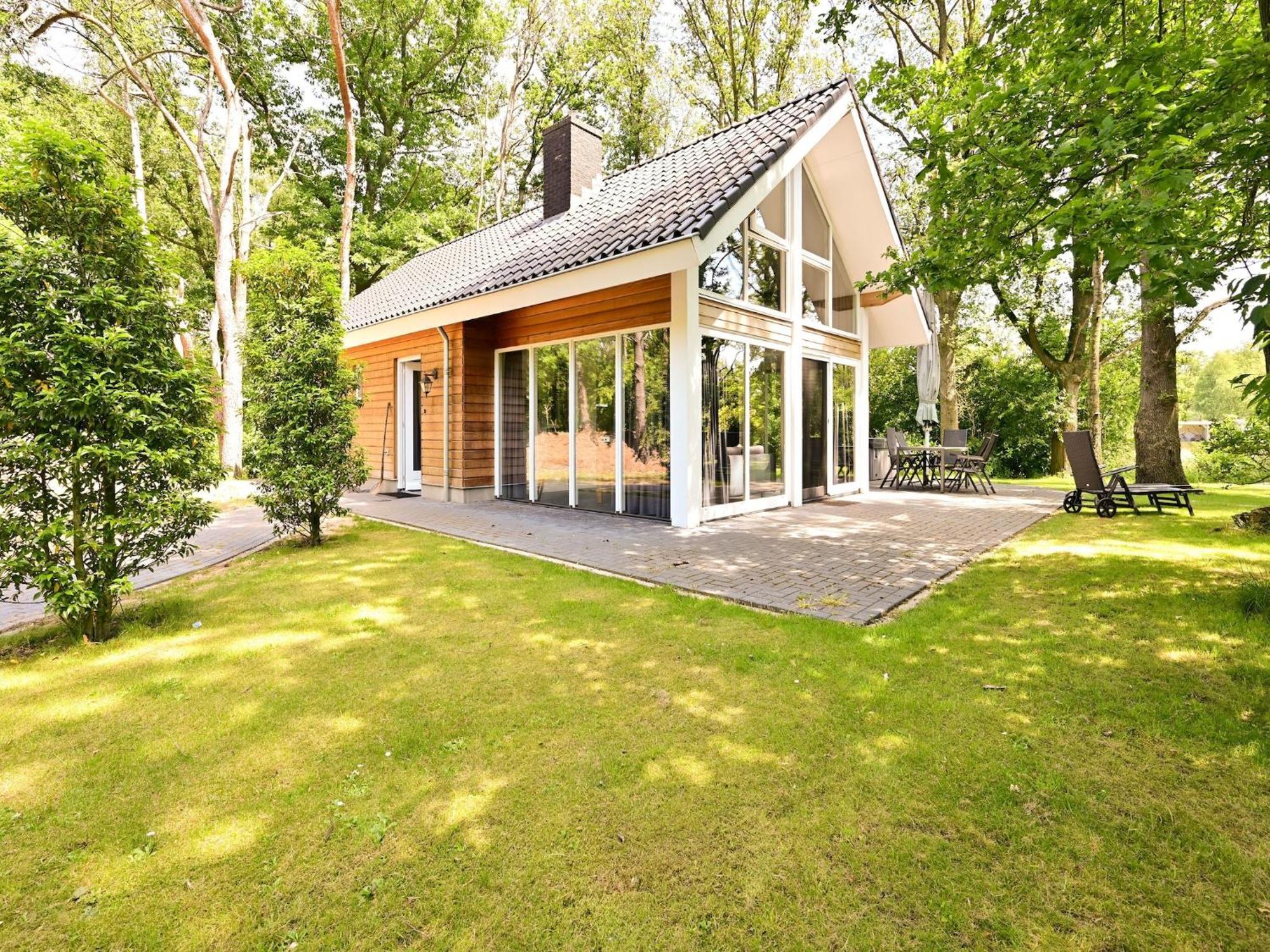 Chalet With Gorgeous View Of The Natural Surroundings Weerselo Exteriör bild