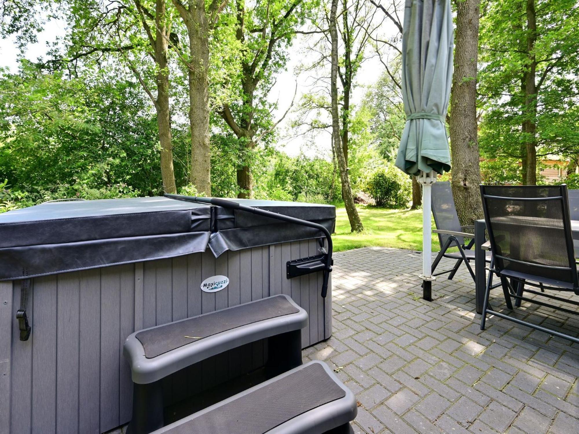 Chalet With Gorgeous View Of The Natural Surroundings Weerselo Exteriör bild