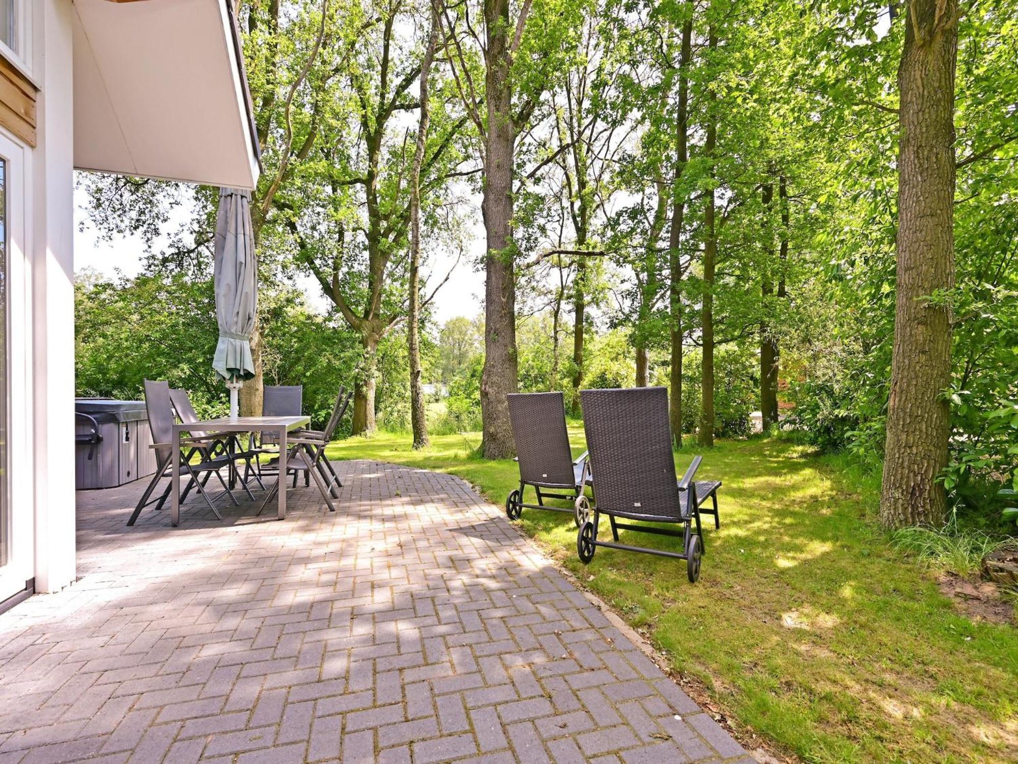 Chalet With Gorgeous View Of The Natural Surroundings Weerselo Exteriör bild