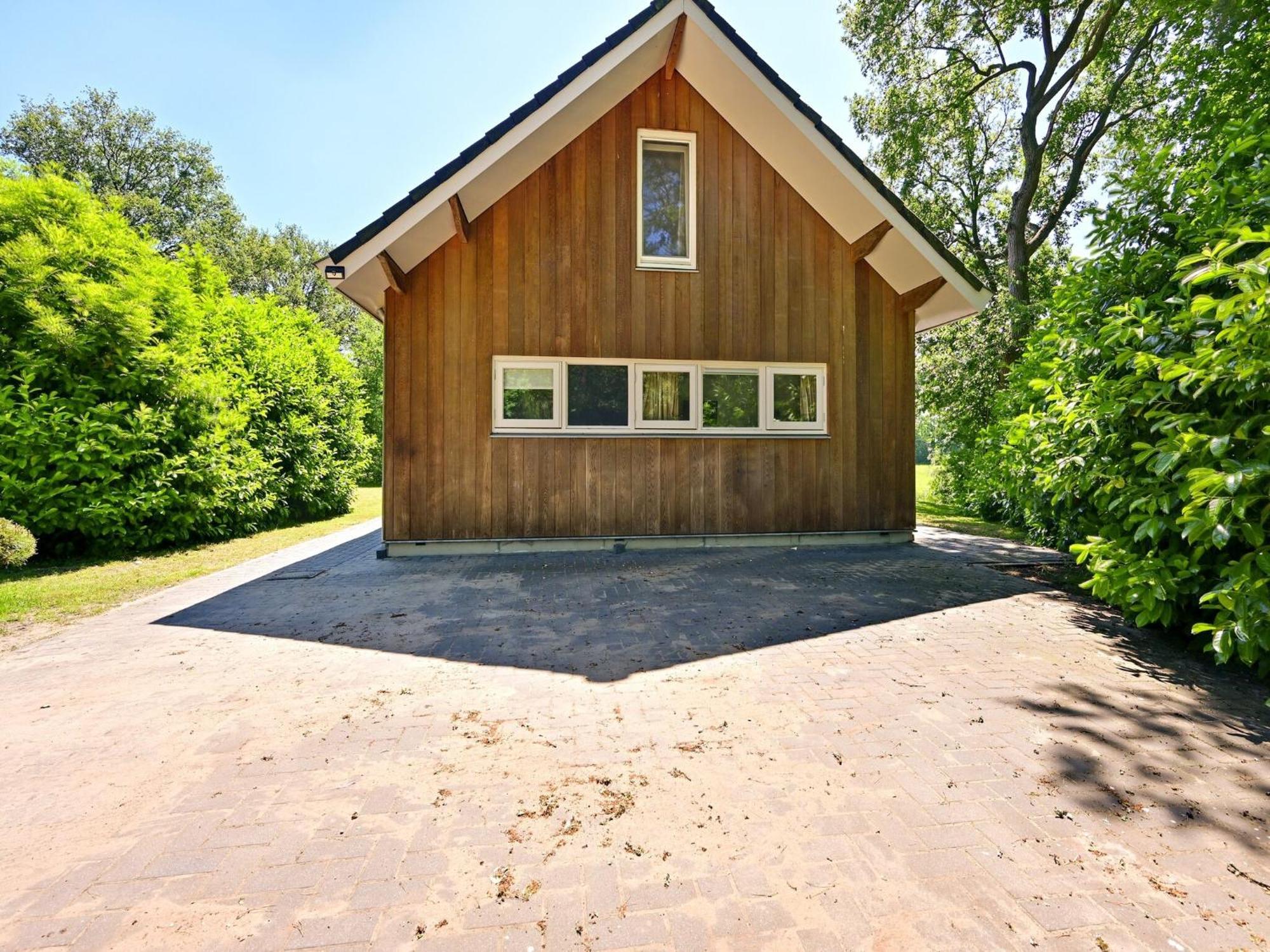 Chalet With Gorgeous View Of The Natural Surroundings Weerselo Exteriör bild