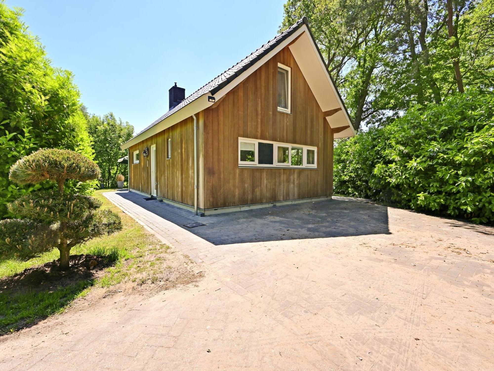 Chalet With Gorgeous View Of The Natural Surroundings Weerselo Exteriör bild