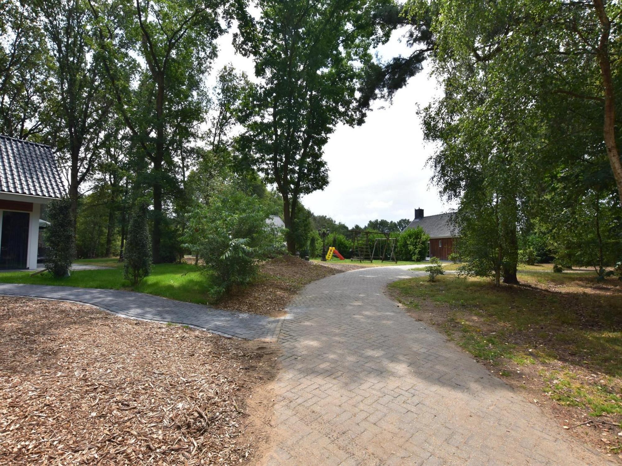 Chalet With Gorgeous View Of The Natural Surroundings Weerselo Exteriör bild